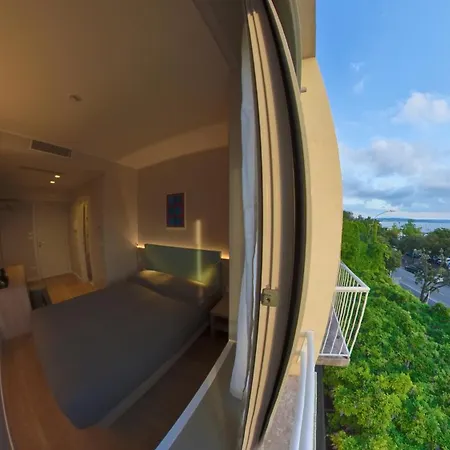 Tritone ترييستي