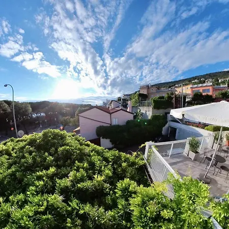Tritone Hotel 2*