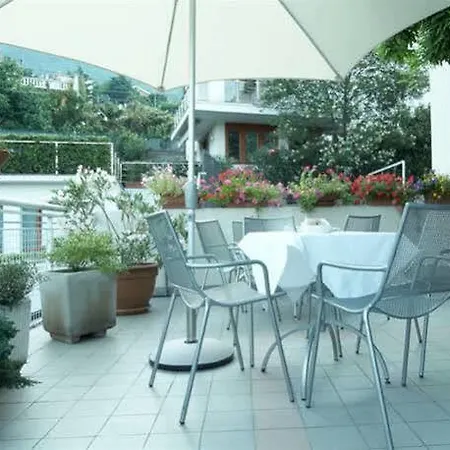 Tritone ترييستي