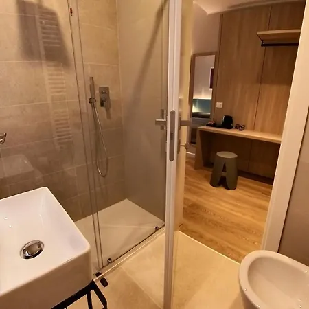 Tritone Hotel 2*