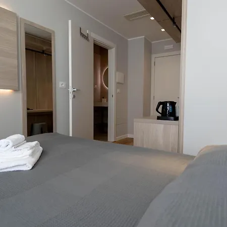 Tritone ホテル 2*