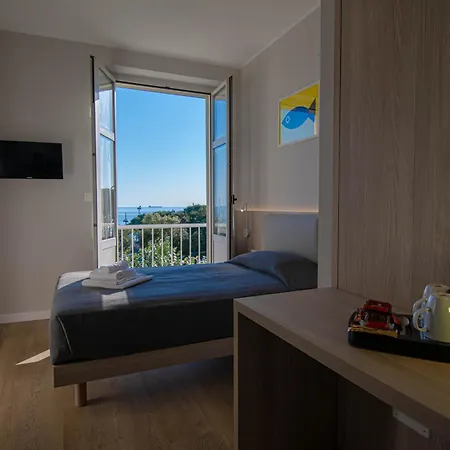 Hotel Tritone 2*