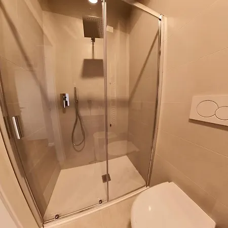 Tritone ホテル 2*